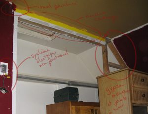 Le nombre de défauts d'un seul haut de garde-robe avant notre arrivée...